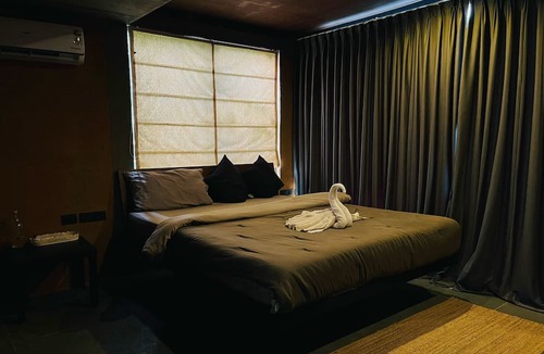 Hosur Hotel | Cosmic Reverie