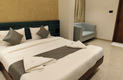 Dhule Hotel | Hotel Raas Vrindavan