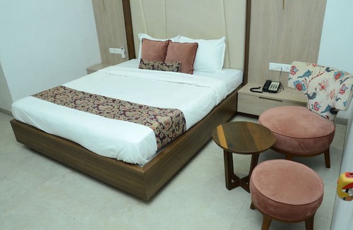 Valsad Hotel | The Regal Banquets and Rooms