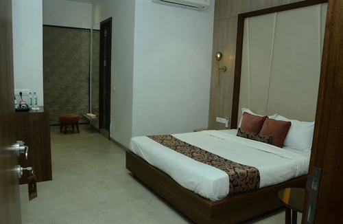 Valsad Hotel | The Regal Banquets and Rooms