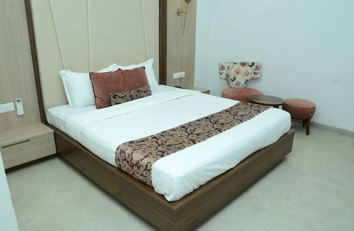 Valsad Hotel | The Regal Banquets and Rooms