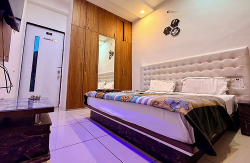 Rajkot Hotel | Hotel White Palace