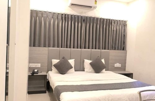 Bodakdev Hotel | HOTEL SELFIE INN