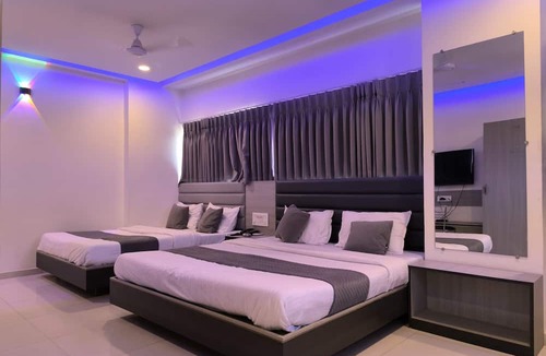 Bodakdev Hotel | HOTEL SELFIE INN