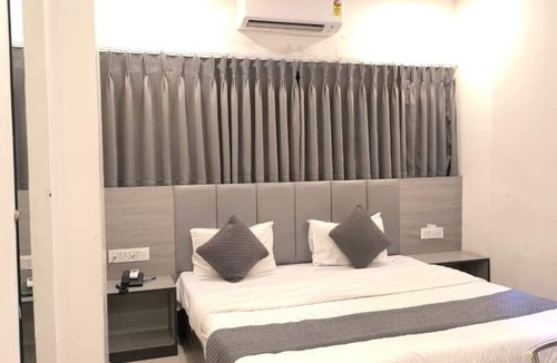 Bodakdev Hotel | HOTEL SELFIE INN