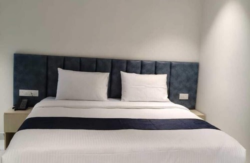 Shaikpet Hotel | Dreamscape Hotel by Fracspace OU Colony
