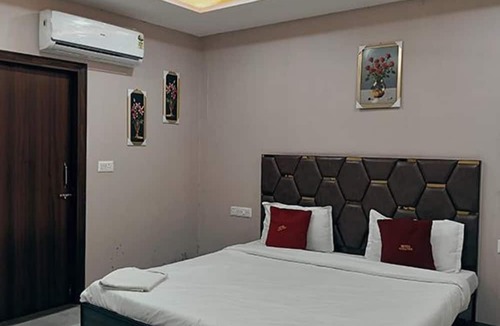 Aundh Hotel | Fabhotel Radha Madhav