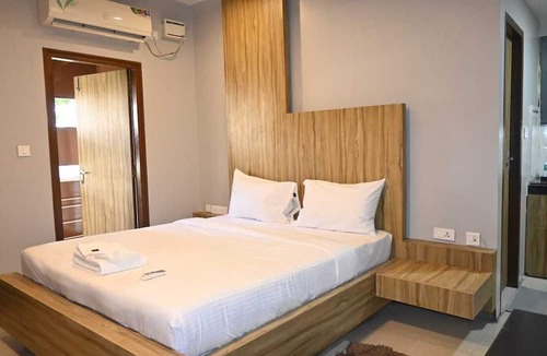 Pulikeshi Nagar Hotel | ZIPP Lite Frazer Town