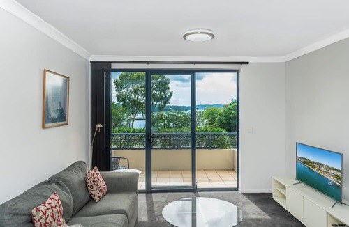 Toronto Hotel | The Brighton Apartments