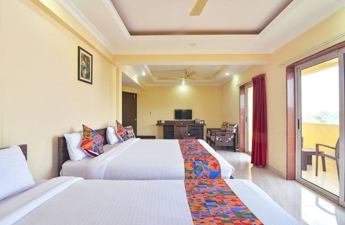 Nerul Hotel | Fabhotel Sai Swastik Nr. Candolim Beach