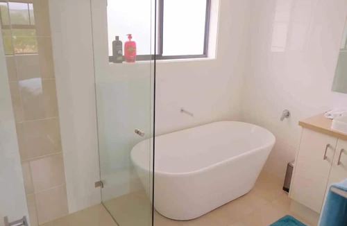 Kellyville House | Kellyville Spacious Modern House | Park&Lake