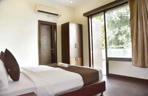 Sector 15 Hotel | SILVER TREE HOTEL