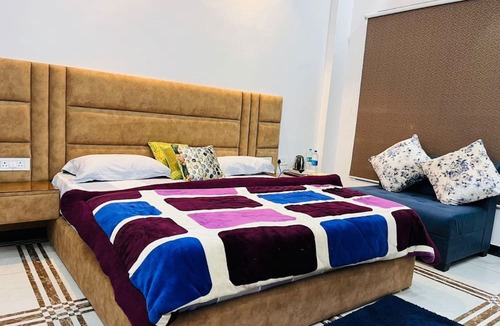 Mayapur Hotel | Goroomgo Shreshth Home Stay Haridwar