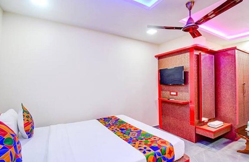 Lake Town Hotel | FabHotel The Crown Comforts