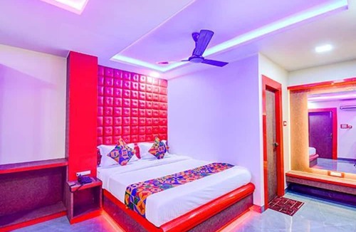 Lake Town Hotel | FabHotel The Crown Comforts