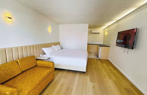 Long Jetty Hotel | Venus Resort
