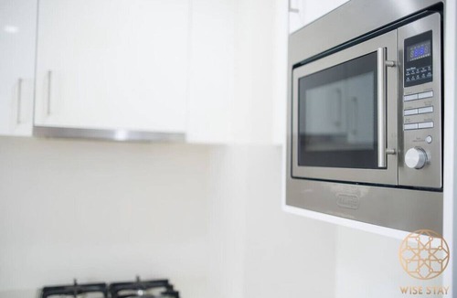 Burwood Apartment | Steps to Train&Shopping with Pool for 6ppl Burwood