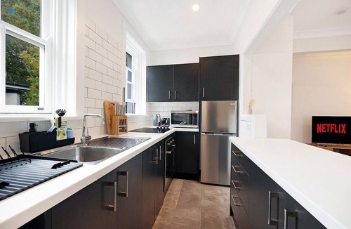 Kings Cross Apartment | 2BR apartment in trendy Potts Pt