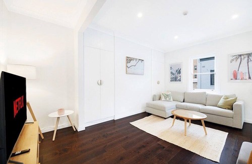 Kings Cross Apartment | 2BR apartment in trendy Potts Pt