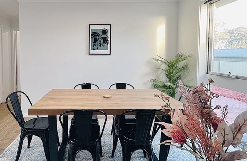 Kaleen House | Stylish, Comfy Family Home & Pet Friendly with Large Garden
