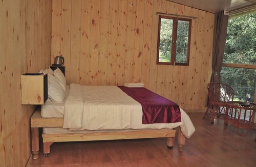 Bhimtal Hotel | Arahnyam Pool Side Cafe & Resort