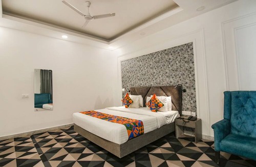 New Delhi Hotel | FabHotel Signature Luxe Inn - Chhattarpur