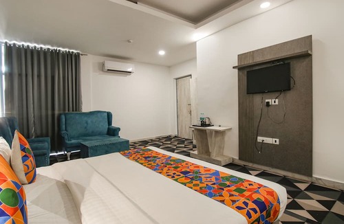 New Delhi Hotel | FabHotel Signature Luxe Inn - Chhattarpur