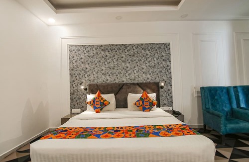 New Delhi Hotel | FabHotel Signature Luxe Inn - Chhattarpur