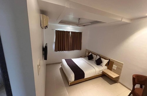 Kadachiwadi Hostel | The Neelam Executive