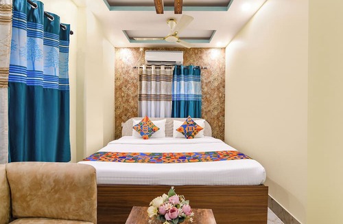Madanpur Hotel | FabHotel Leechi Lodging & Fooding - Nr. AIIMS
