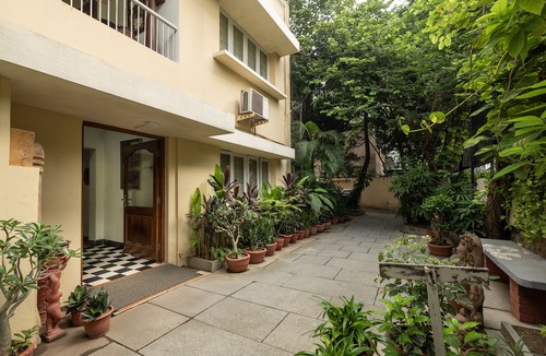 Thousand Lights West Bed & Breakfast | Hanu Reddy Residences Wallace Garden