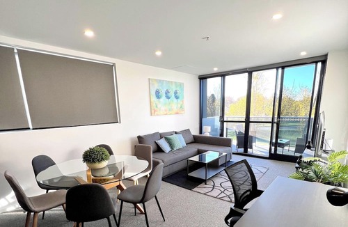 Phillip Apartment | Fab in Phillip - 2bd 2bth Apt