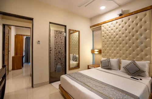 Santacruz Apartment | 2 bedroom service apartment near Mumbai Airport