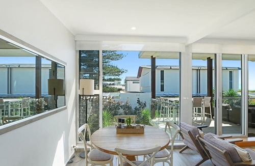 Avoca Beach Apartment | Ocean Sunrise - Magical