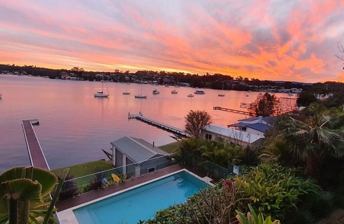 Fishing Point House | Absolute Waterfront : Lakehouse Fishing Point - Waterfront, Pool, Jetty