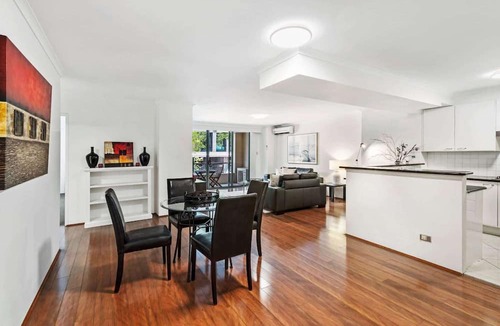 Pyrmont Apartment | Poolside 2-Bed Haven, Walk to City Centre