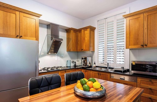 Rose Bay Apartment | Art Deco Haven Near Bondi & Rose Bay
