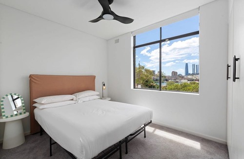 Glebe Apartment | Bright 2-Bed Apt with Spectacular Bridge Views