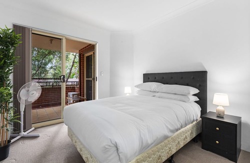 Marrickville Apartment | Bright Marrickville Flat with Balcony & Parking