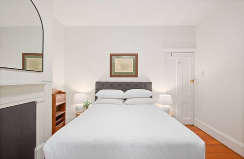 Redfern Apartment | Stylish 2-Bed House with Private Courtyard