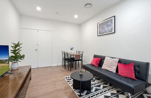 Kambah Apartment | Cosy Kambah 1 Bedroom Near Shops & Parks