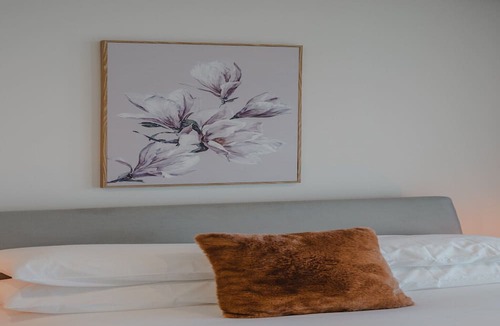 Braddon Apartment | Central 1-Bed with Balcony, Rooftop BBQ & Parking