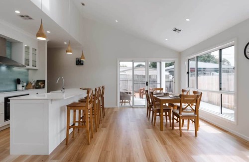 Narrabundah Apartment | Exquisitely Spacious 3-Bed Home