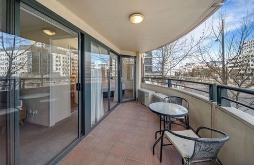 Canberra City Centre Apartment | Central 2-bed Apartment with Pool, Gym and Spa