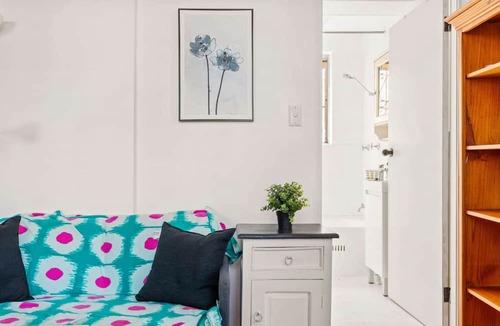Surry Hills Apartment | Convenient Studio in Trendy Inner-City Suburb