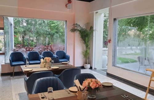 New Town Apartment | Cityscape, Siddha Xanadu, Newtown: Gym, pool, restaurant, garden, 24/7 security.