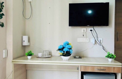 Vrindavan Apartment | Cozy 1-Bedroom Apartment in Vrindavan with Balcony & AC