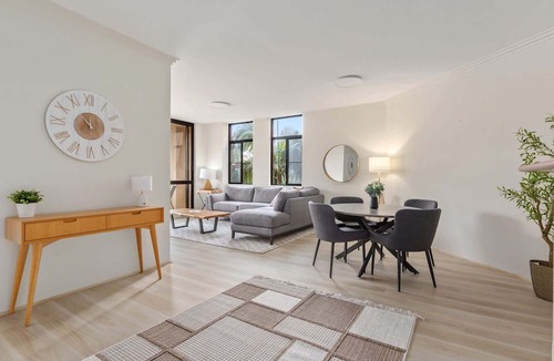 Darling Harbour Apartment | Bright 2-Bed Retreat Near Darling Harbour