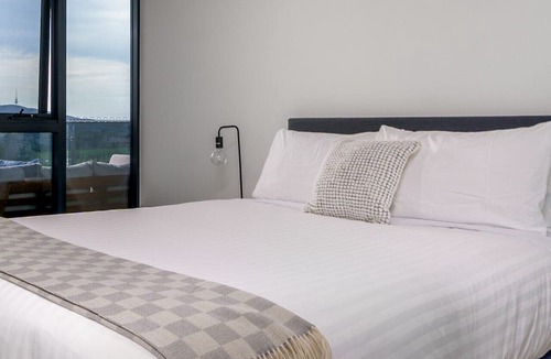 Phillip Apartment | Urban Apt in Phillip | 9mins to Canberra Hospital