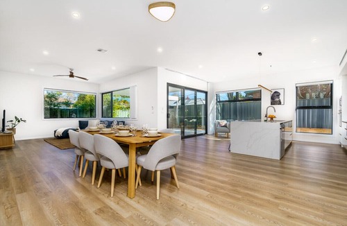 Ainslie Apartment | New 4 bedroom city home with Tesla charger